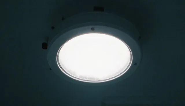 LED筒灯维护中的清洁与更换环节解析